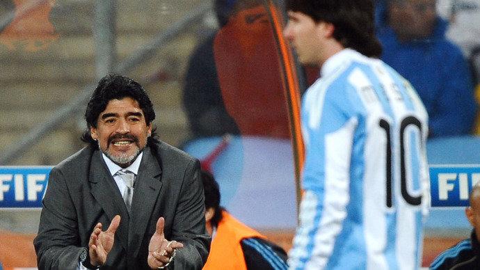 Maradona defende Messi: ‘Tem que seguir na seleção’