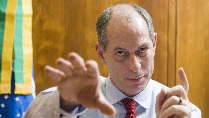 Ciro defende 'sequestrar' Lula em caso de pedido de prisão