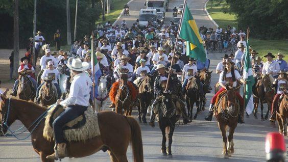 Cavalgada e Pedalada de São Pedro reúne centenas de bonitenses