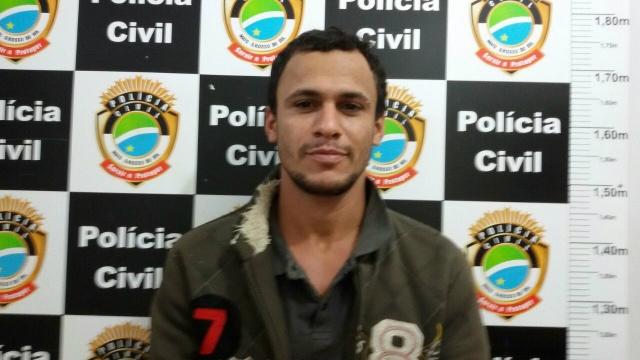 Cansado de furtos, comerciante monitora local e flagra ladrão