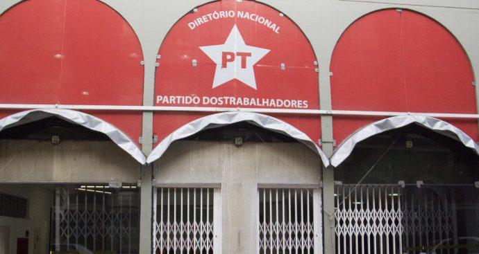 Sede do PT é depredada em São Paulo