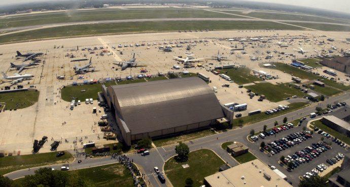 Base aérea nos EUA é interditada por causa de alarme falso de atirador