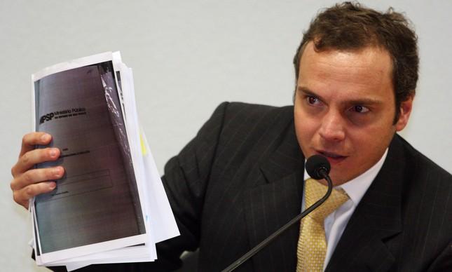 PF prende doleiro ligado a Eduardo Cunha e mira a JBS