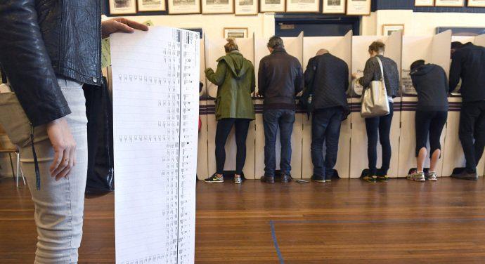 Começa a apuração do resultado das eleições na Austrália