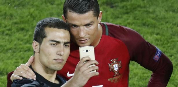 Cristiano Ronaldo ganhará a Bola de Ouro por ser bonito, diz Stoichkov