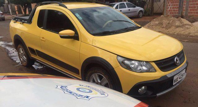 PRF flagra foragido da justiça com carro roubado