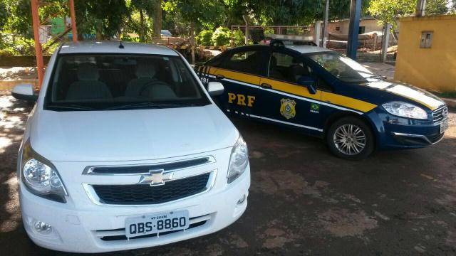 Homem é preso com carro roubado no Trevo da Bandeira