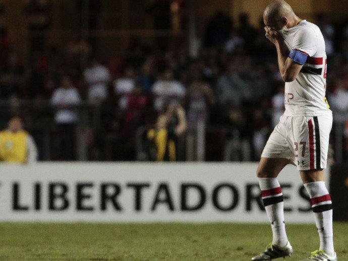 Maicon se desculpa por expulsão: ‘Esforço da diretoria será recompensado’