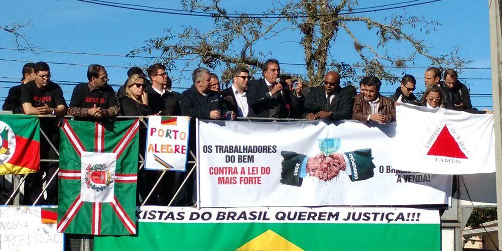 Taxistas apelam a Moro contra o Uber