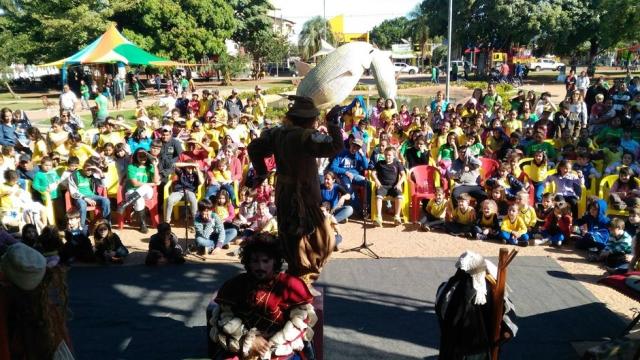 Participação de estudantes, cinema e ciranda são destaque no segundo dia da Flib
