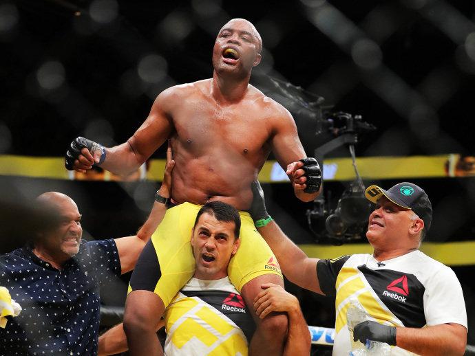 Anderson Silva não resiste à força de Cormier e é derrotado no UFC 200