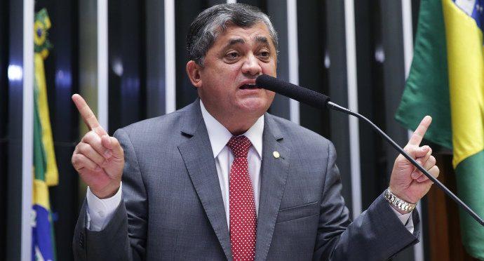 O batom na cueca do deputado José Guimarães