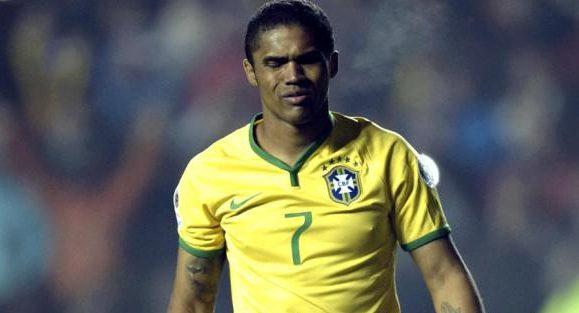 Douglas Costa é cortado da Rio-2016 por lesão