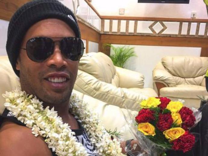 Ainda sem clube, Ronaldinho jogará futsal na Índia