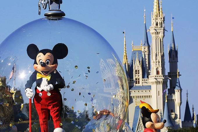 Viagem ao exterior fica mais barata com desvalorização do dólar