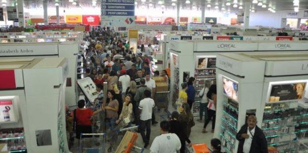 Comércio da fronteira reage com férias e gasolina barata