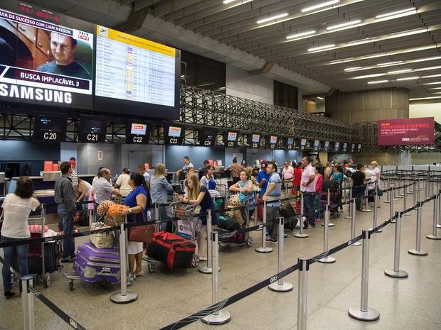 Anac pede que passageiros cheguem 2 horas antes do embarque