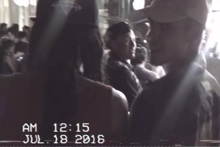 À la Tadeu Schimdt, Justin Bieber caça Pokémons em NY