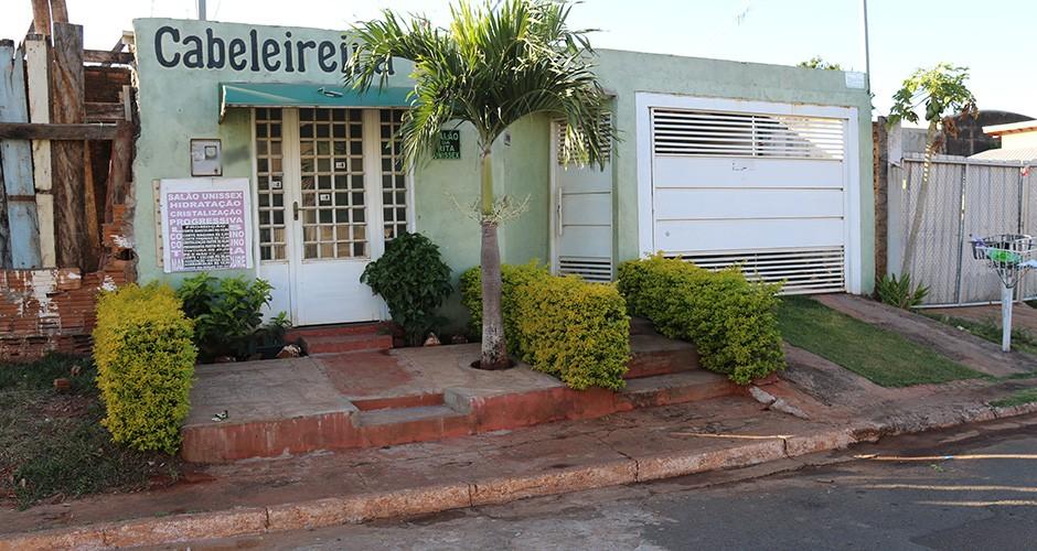 Homem é esfaqueado durante assalto