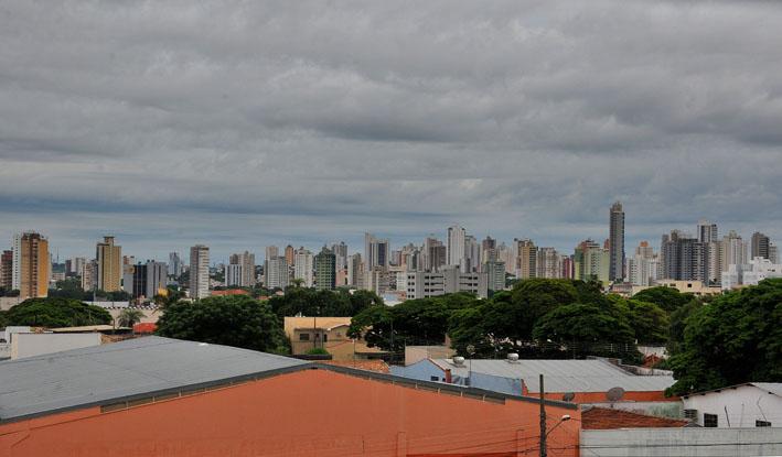 Chuva ameniza calor e pode continuar em algumas regiões