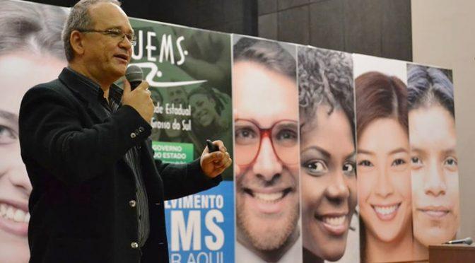 Professor fala de déficit tecnológico durante evento