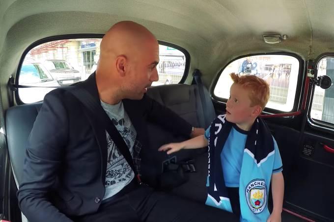 Guardiola surpreende criança em táxi e ouve pedido: ‘Traga Messi’