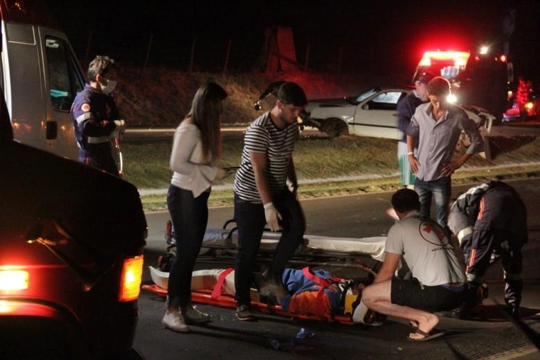 Mulher morre e três pessoas ficam feridos após capotamento de veículo