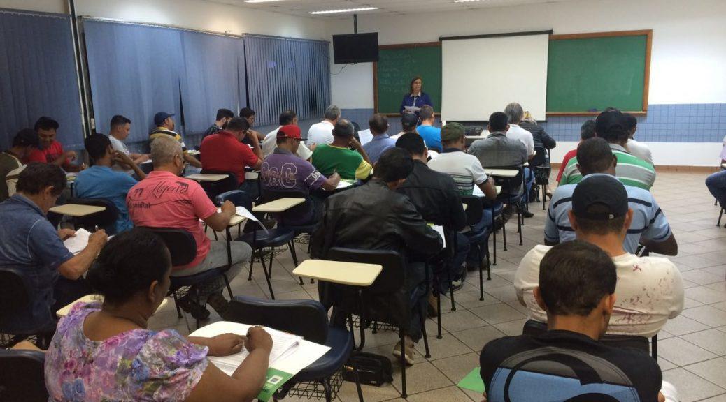 Detran realiza curso de reciclagem para 45 condutores infratores