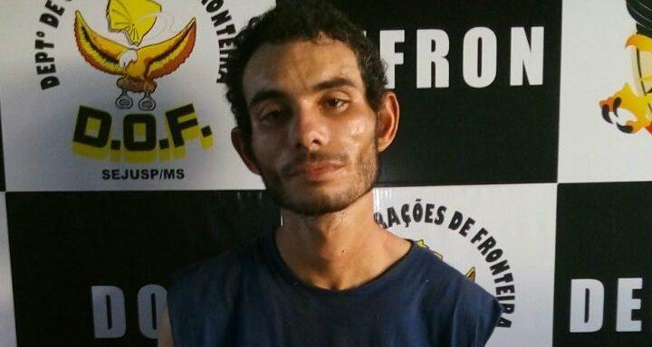 Jovem vai preso após ser flagrado furtando casa