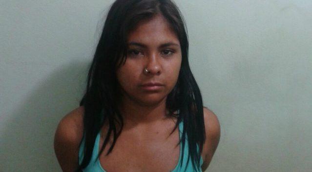 Jovem é presa ao ser flagrada com haxixe queiria para MG