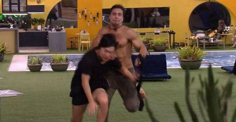 BBB 20: Globo diz que vai rever Big Fone para saber se Petrix empurrou Pyong Lee