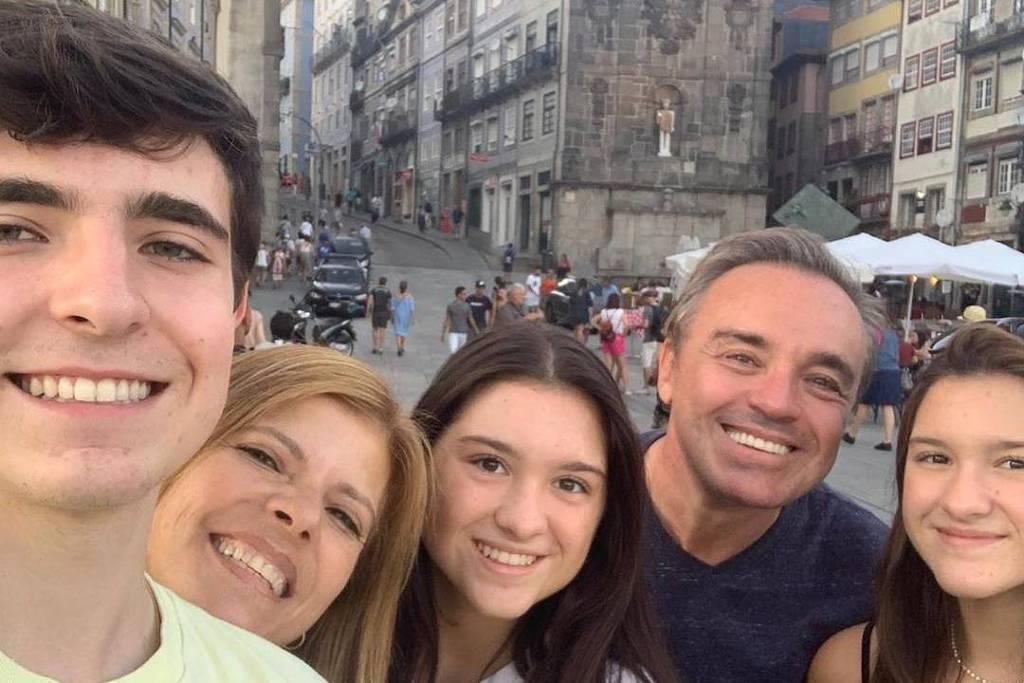 Filho de Gugu presta queixa contra a mãe