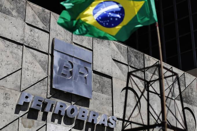 Aposentados cobram R$ 500 milhões da Petrobras