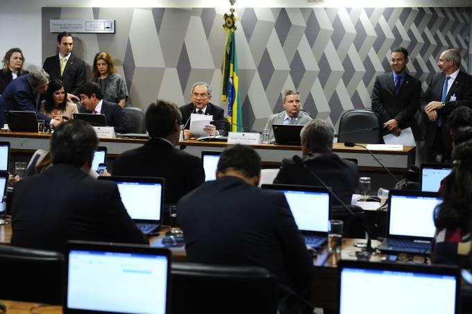 Saiba como votou cada senador na comissão do impeachment