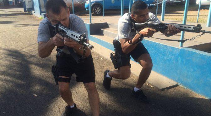 Polícia Militar de Paranaíba realiza treinamento militar através do grupamento de força tática