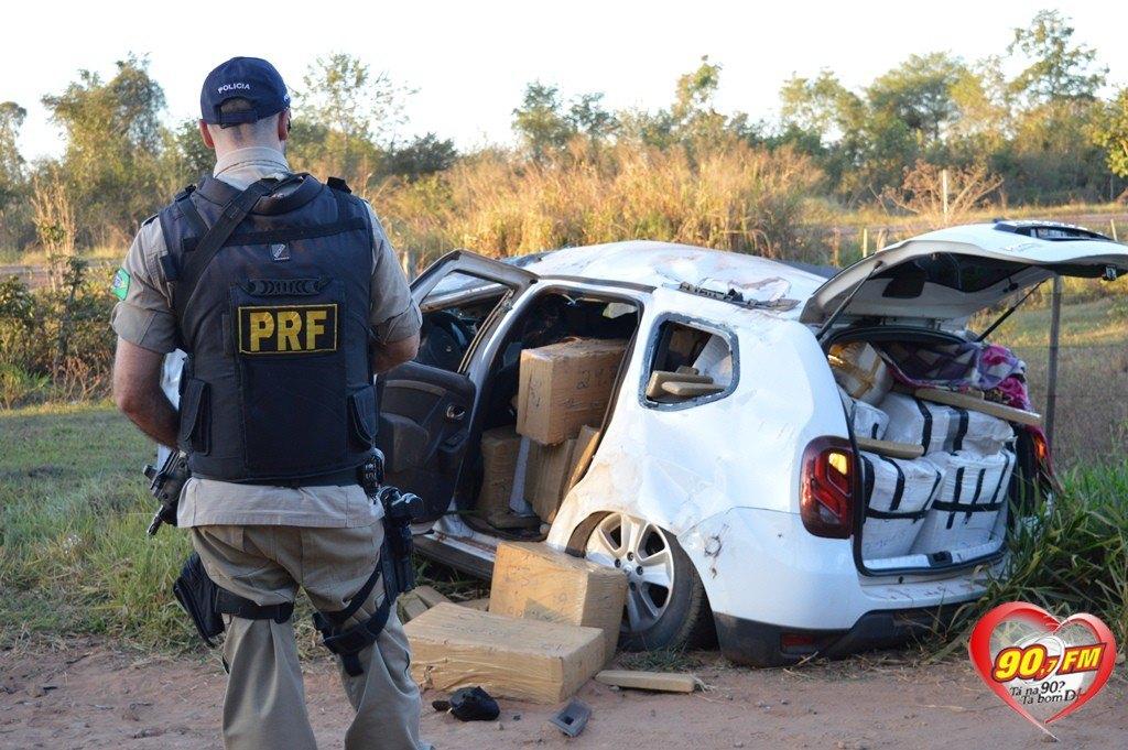 Depois de perseguição, motorista abandona 1 tonelada de maconha