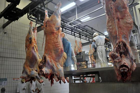 Frigoríficos do Estado demitem 540 trabalhadores