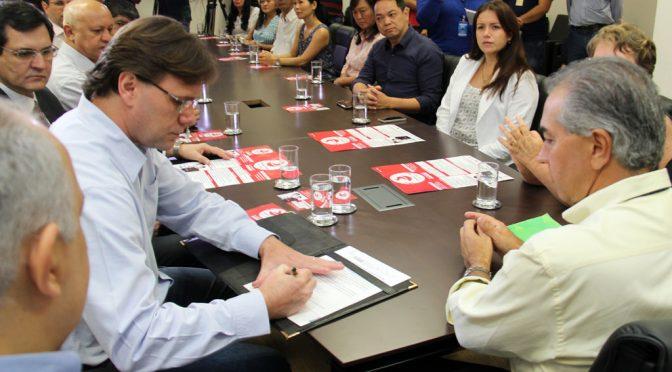 Reinaldo oficializa repasse de R$ 40 mil para Festival do Sobá