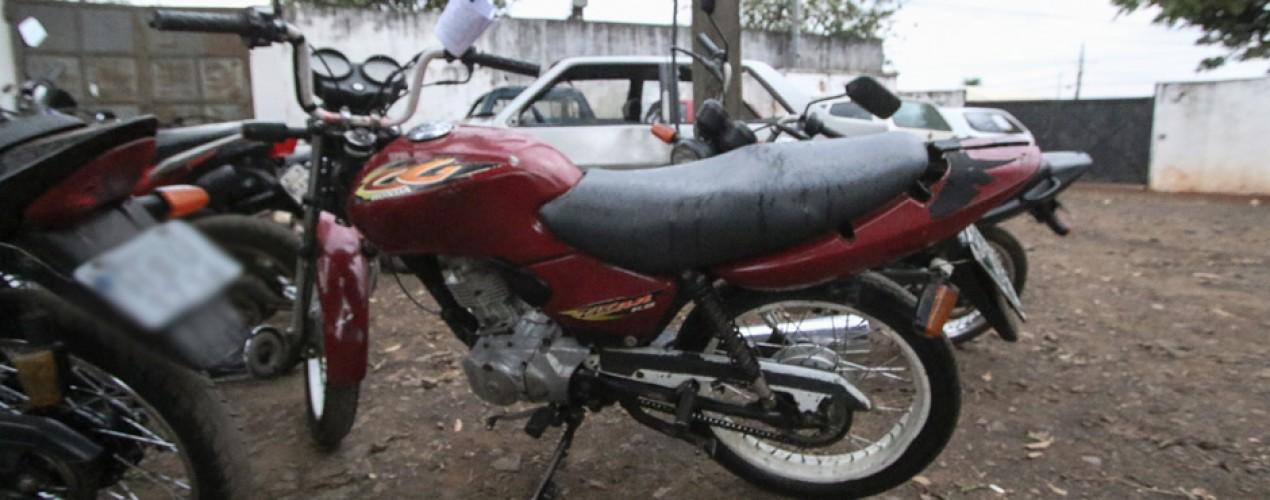 Dupla é baleada por desconhecido enquanto assaltavam