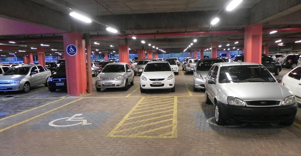 Homem é rendido e sequestrado em estacionamento de shopping