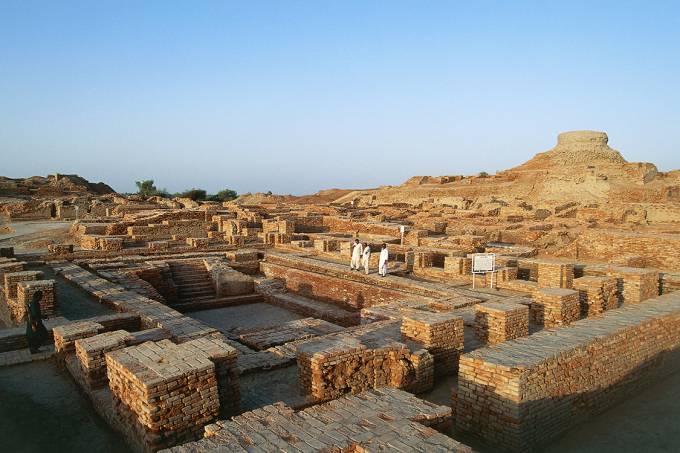 Com arqueologia — e canções — Bollywood recria cidade histórica
