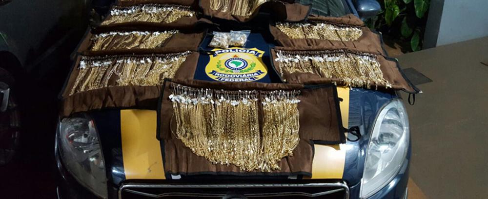 PRF apreende R$ 800 mil em ouro em carro de luxo