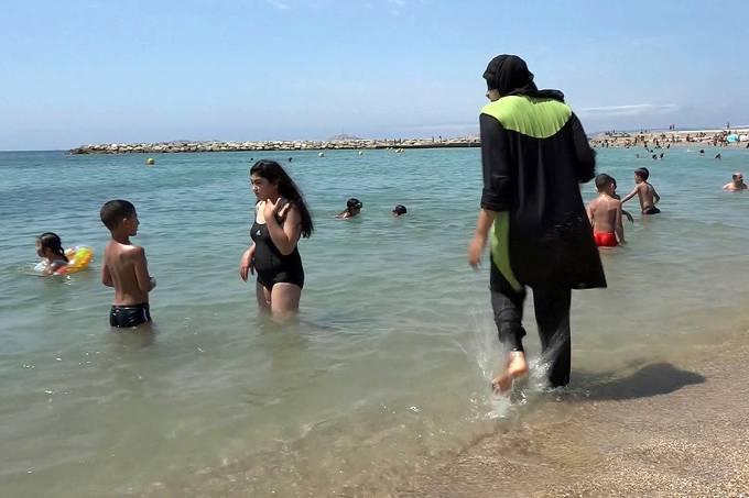Cannes proíbe o ‘burquíni’, traje de banho usado por muçulmanas