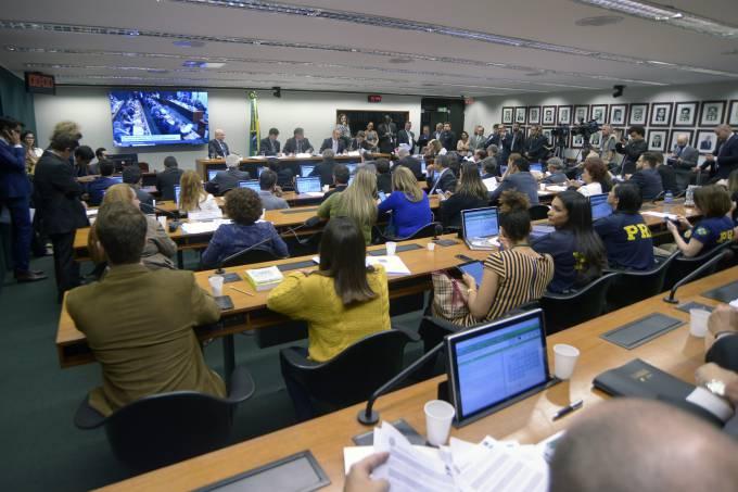 Deputados querem aliviar medidas anticorrupção