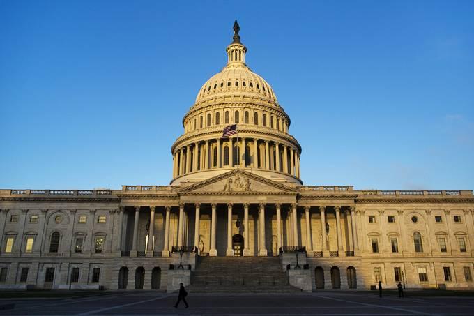 Americano vai a Congresso dos EUA para rever filho com brasileira