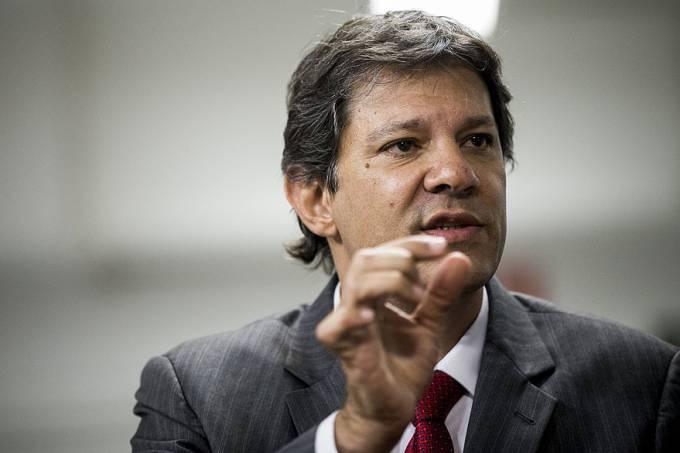 A dois meses das eleições, Haddad começa a chamar concursados
