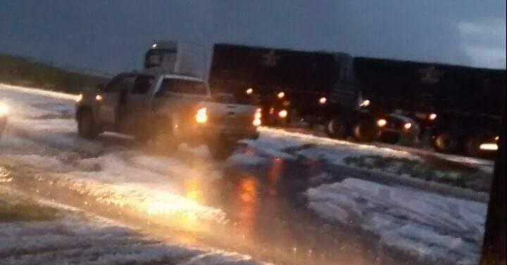 Granizo surpreende e causa até acidente em Antônio João