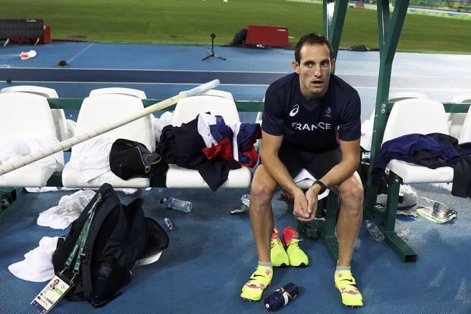 Francês reclama da torcida e brasileiros, claro, reagem