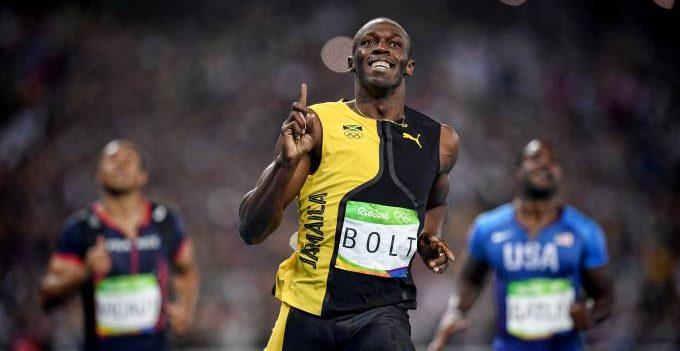 Bolt voa baixo e se classifica para a semi dos 200 metros rasos