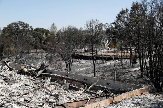 Suspeito é preso por causar incêndio que devastou cidade nos EUA